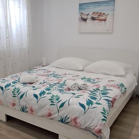Apartmani Pina 2 Каштела Экстерьер фото