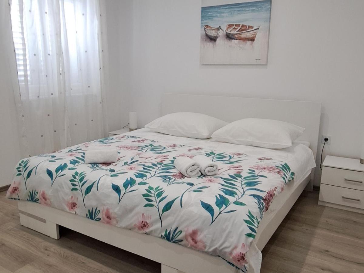 Apartmani Pina 2 Каштела Экстерьер фото