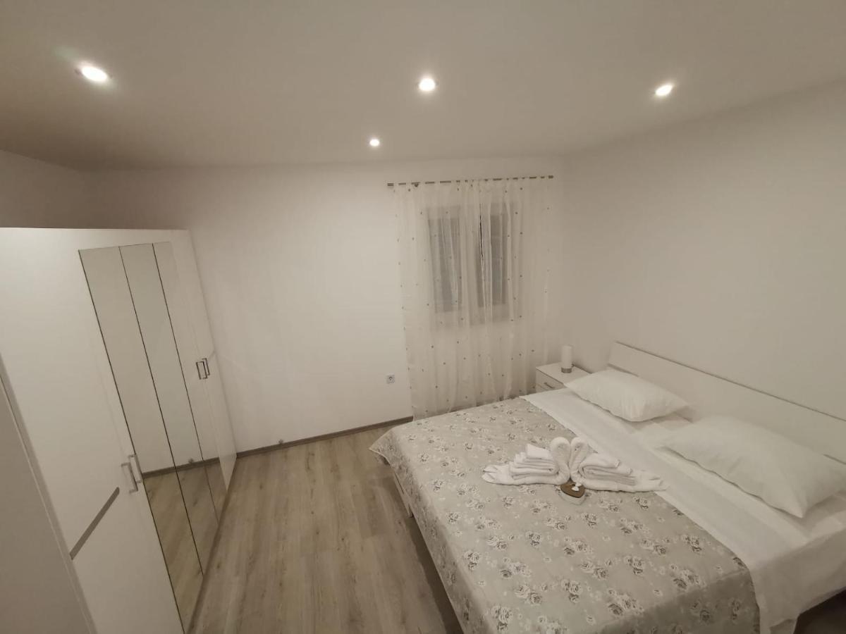 Apartmani Pina 2 Каштела Экстерьер фото