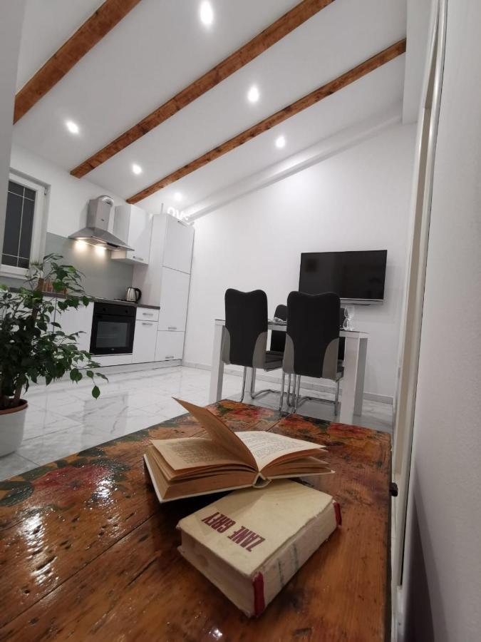 Apartmani Pina 2 Каштела Экстерьер фото